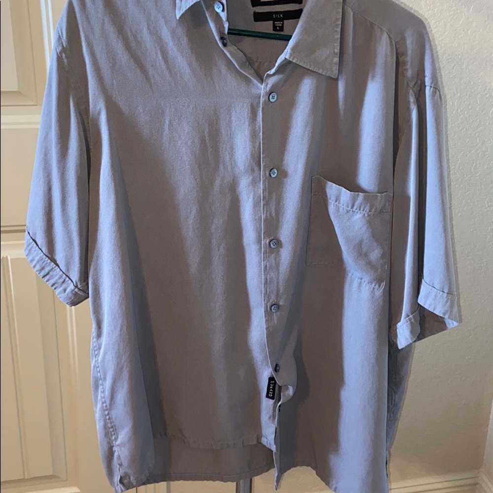 a short sleeve shirt